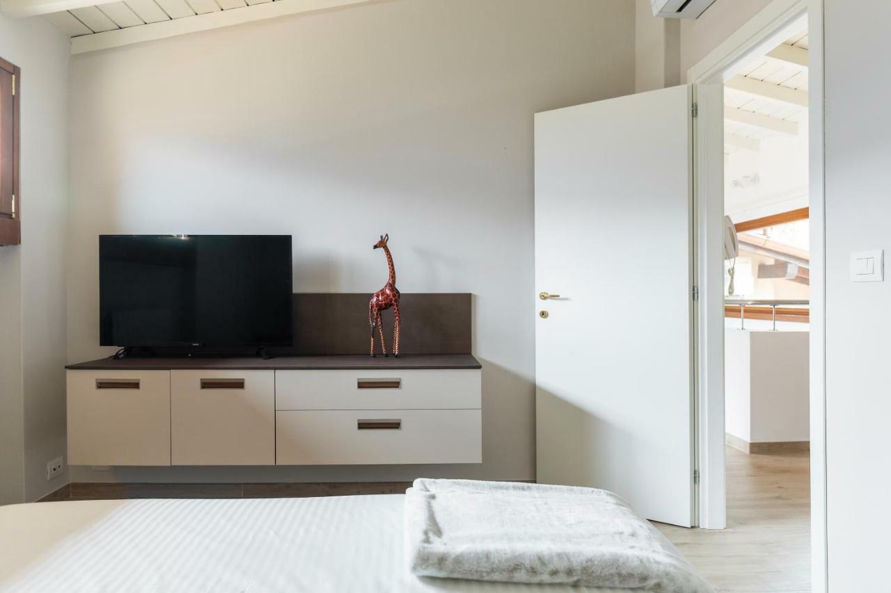 Appartement Mansarda I Cipressi à Lenno Extérieur photo
